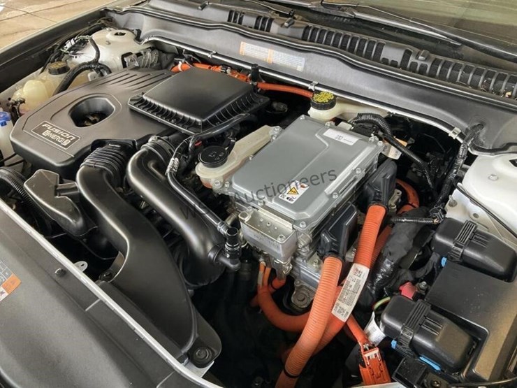 2016-ford-fusion-hybrid-sdn-image-12