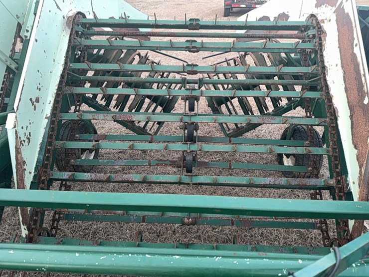 kmc-6-38-(6row-on-38”-only)-peanut-digger/inverter-image-34