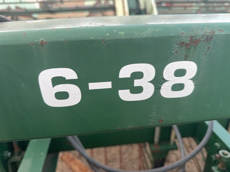 kmc-6-38-(6row-on-38”-only)-peanut-digger/inverter-image-9