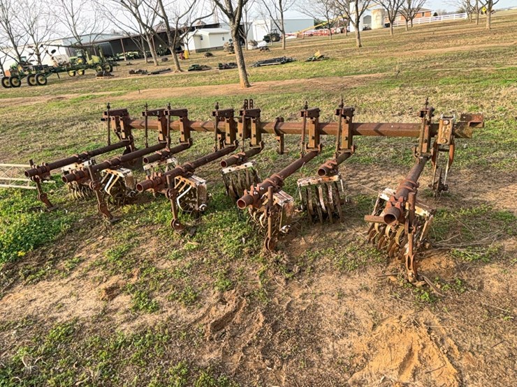 lilliston-4-row-rolling-cultivator-on-38”-rows-image-33