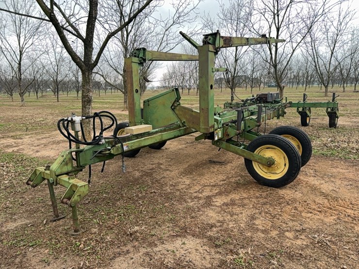john-deere-7300-image-1