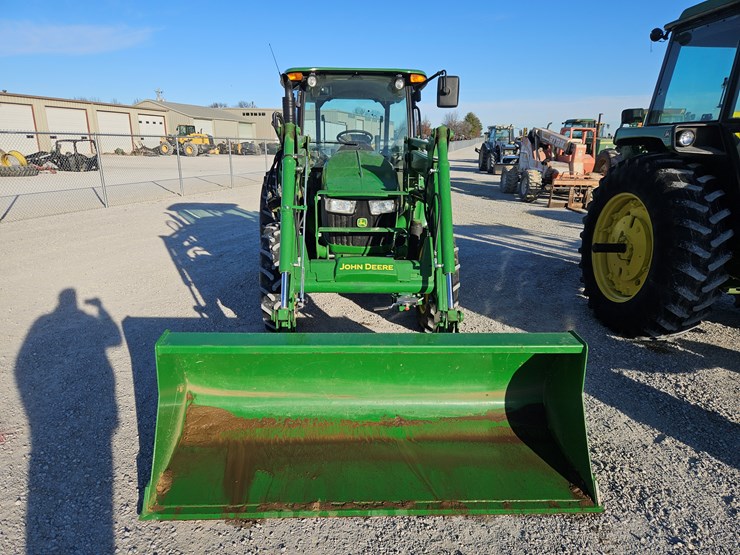 2020-john-deere-5075e-image-2