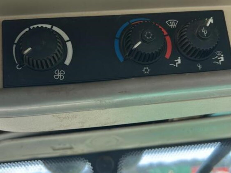 john-deere-7330-image-25