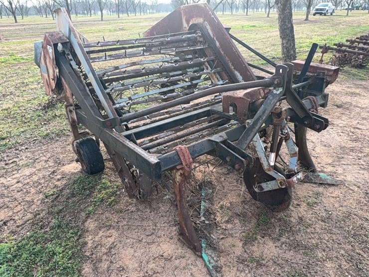 uft-2-row-peanut-digger/inverter-image-12