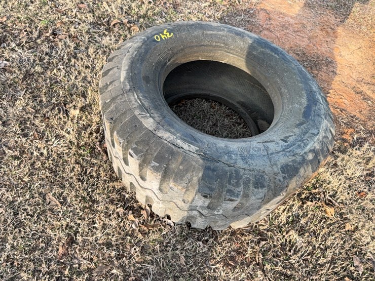 firestone-duplex-15–19.5-tire-image-8