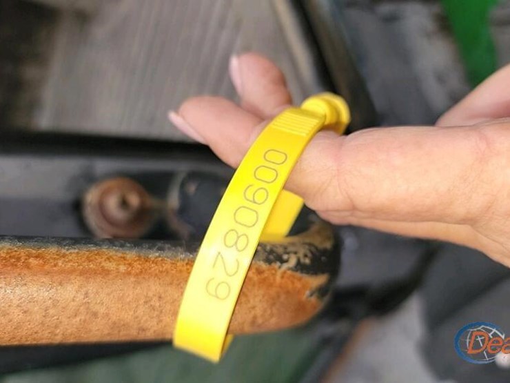 john-deere-6415-mfwd-tractor,-s/n-l06415a497883:-encl.-cab-image-21