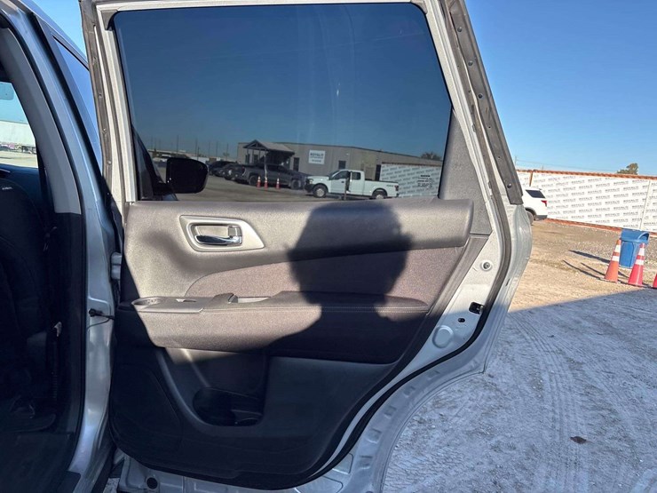 2017-nissan-pathfinder-image-24