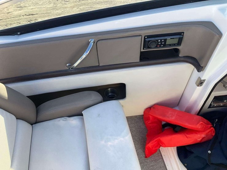 2014-sea-ray-250slx-bowrider-boat-with-t/a-boat-trailer-image-17