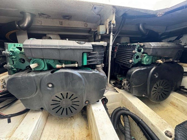 2015-sealine-f380-boat-image-21