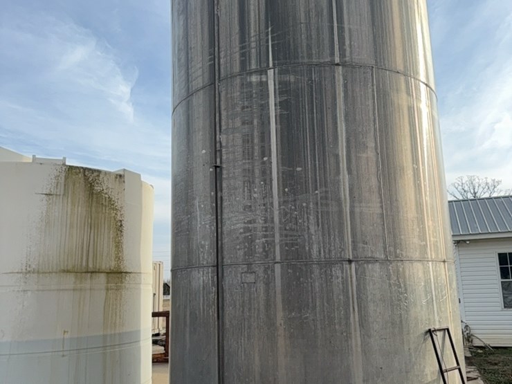 john-blue-12,000-gallon-aluminum-upright-tank-image-10