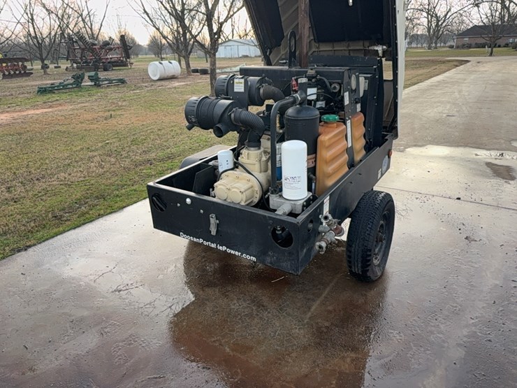 doosan--trailer-type-air-compressor-image-11
