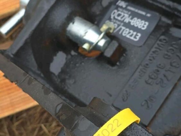 (4)-excavator-quick-connects-image-6