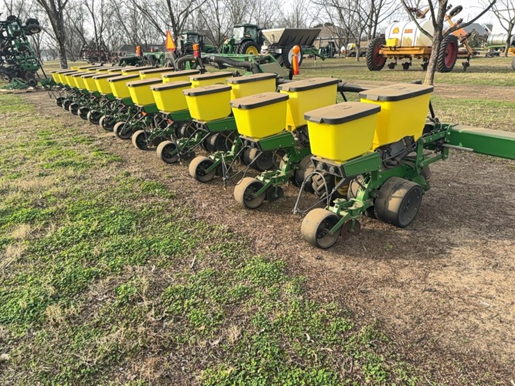 john-deere-1725-image-3