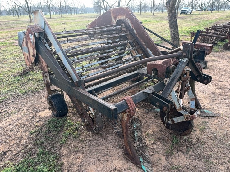 uft-2-row-peanut-digger/inverter-image-13