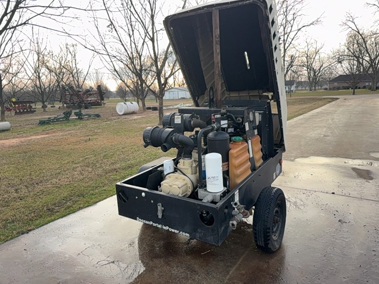 doosan--trailer-type-air-compressor-image-10