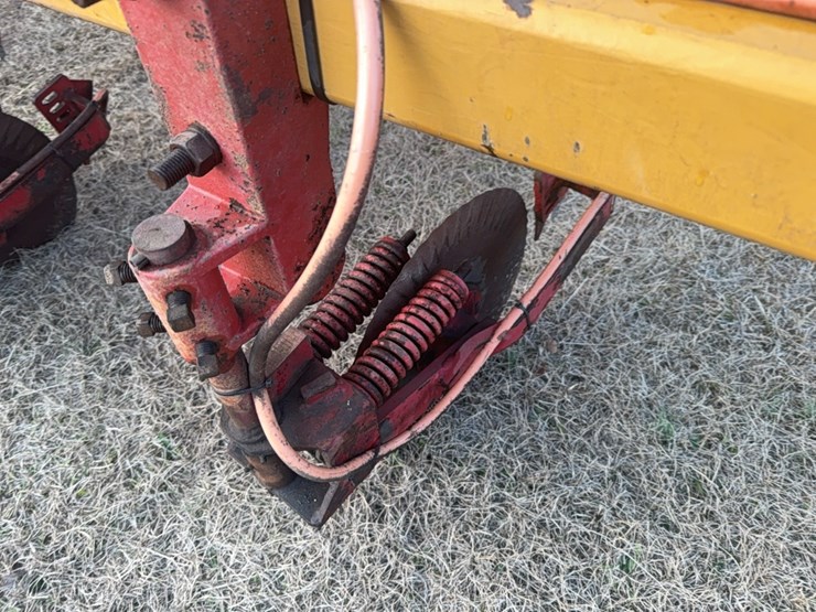 kbh-gooseneck-applicator-on-12-row-38”-rows-image-14