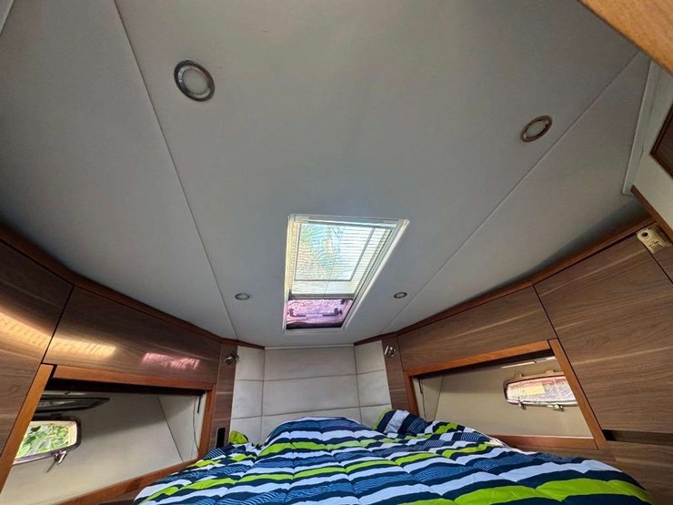 2015-sealine-f380-boat-image-7