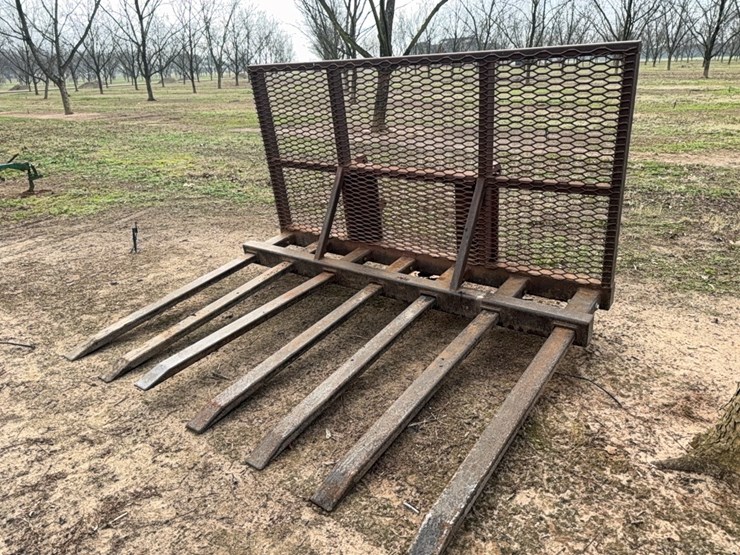limb-forks-with-brush-guard-set-up-for-john-deere-loader-image-2