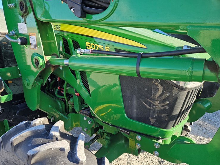 2020-john-deere-5075e-image-8