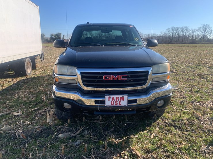 2005-gmc-sierra-2500hd-image-3