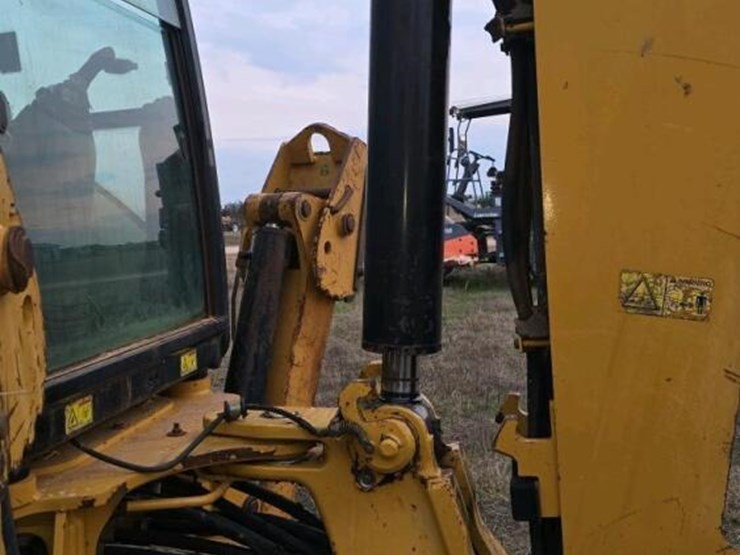 caterpillar-430e-image-11