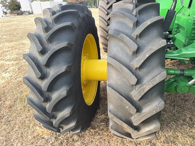 2022-john-deere-8r-410-image-23