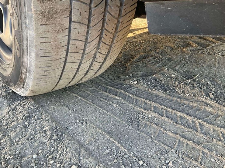 2016-ford-explorer-image-32