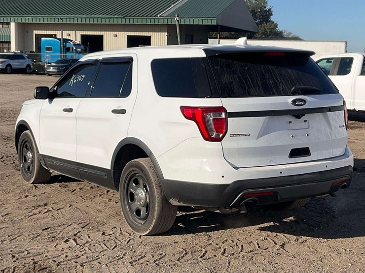 2016-ford-explorer-image-4