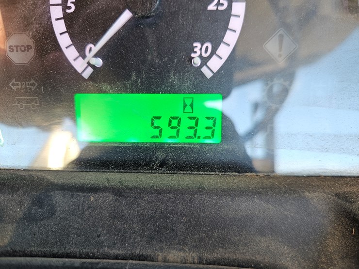 2020-john-deere-5075e-image-21