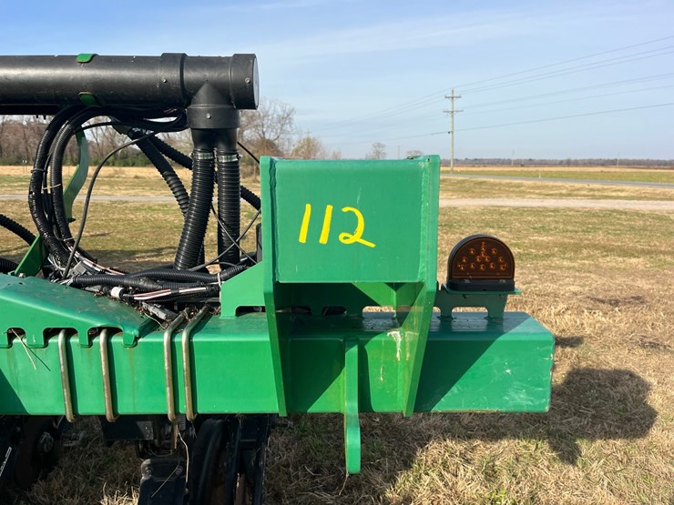 12-row-twin-row-great-plains-planter-image-18