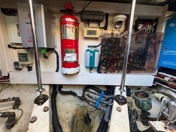 2015-sealine-f380-boat-image-20