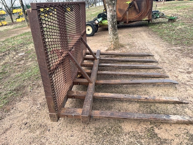 limb-forks-with-brush-guard-set-up-for-john-deere-loader-image-22
