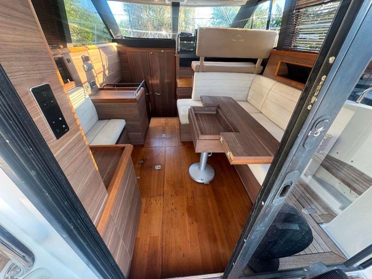 2015-sealine-f380-boat-image-19