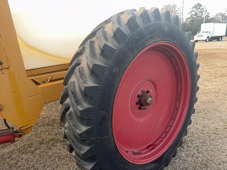 kbh-gooseneck-applicator-on-12-row-38”-rows-image-18