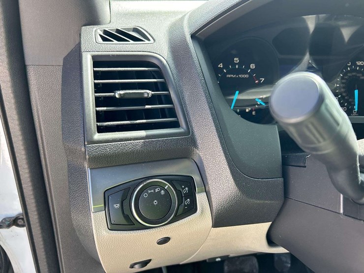 2014-ford-explorer-image-15