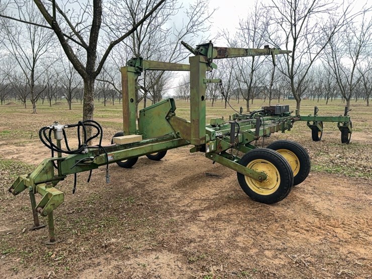 john-deere-7300-image-32