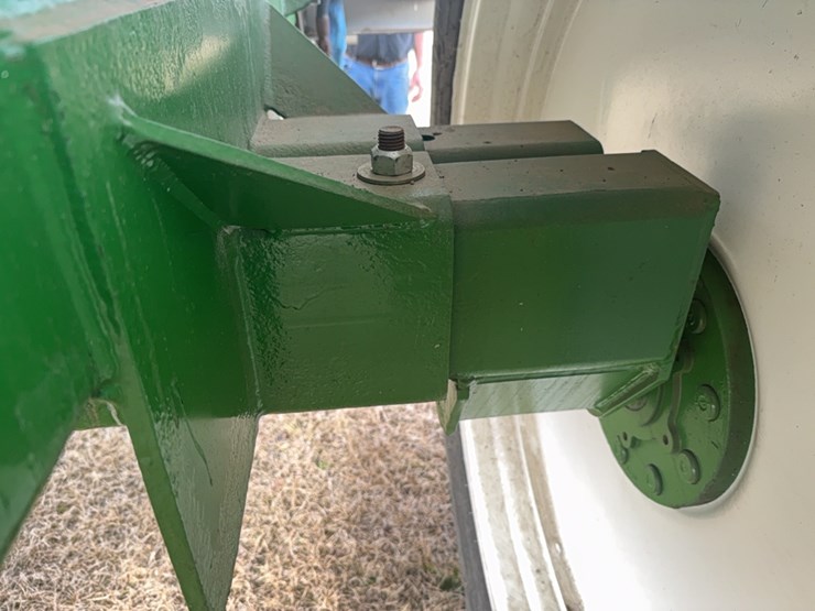 newton-crouch-spreader-cart-image-48