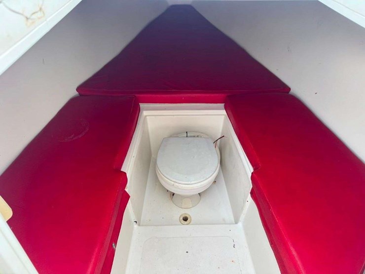 2007-avanti-36-boat-with-tri-axle-boat-trailer-image-10