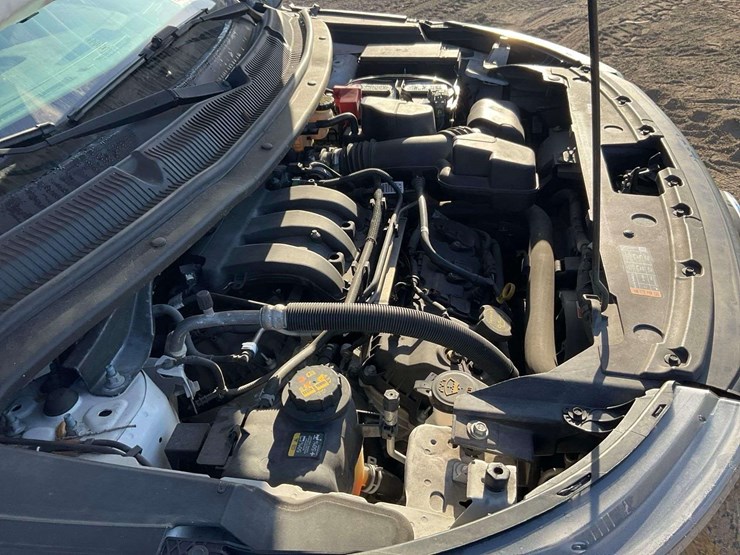 2016-ford-explorer-image-8