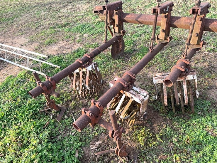 lilliston-4-row-rolling-cultivator-on-38”-rows-image-46