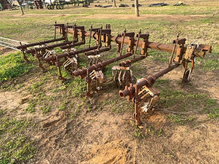 lilliston-4-row-rolling-cultivator-on-38”-rows-image-36