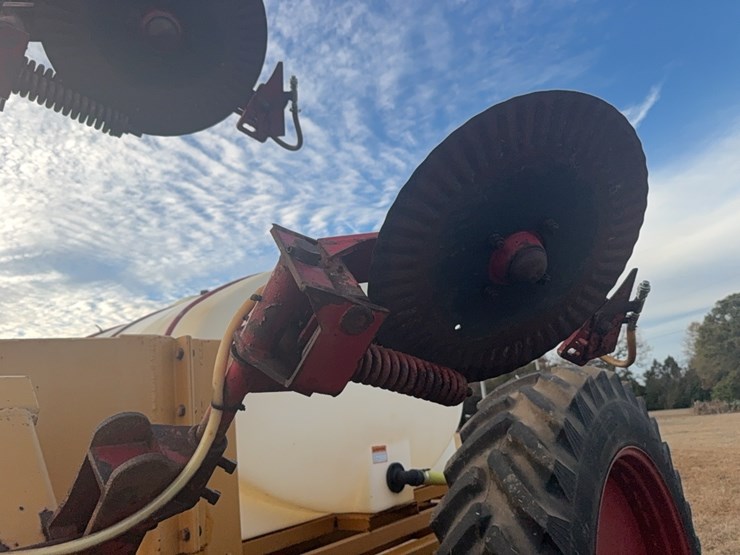 kbh-gooseneck-applicator-on-12-row-38”-rows-image-16