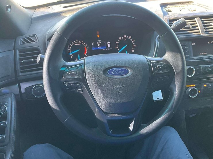 2016-ford-explorer-image-14