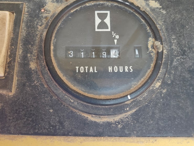 new-holland-l785-image-10