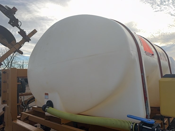 kbh-gooseneck-applicator-on-12-row-38”-rows-image-24