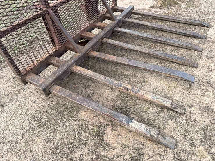 limb-forks-with-brush-guard-set-up-for-john-deere-loader-image-25