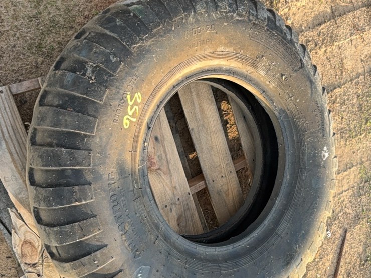 11.00–20-tire-image-2