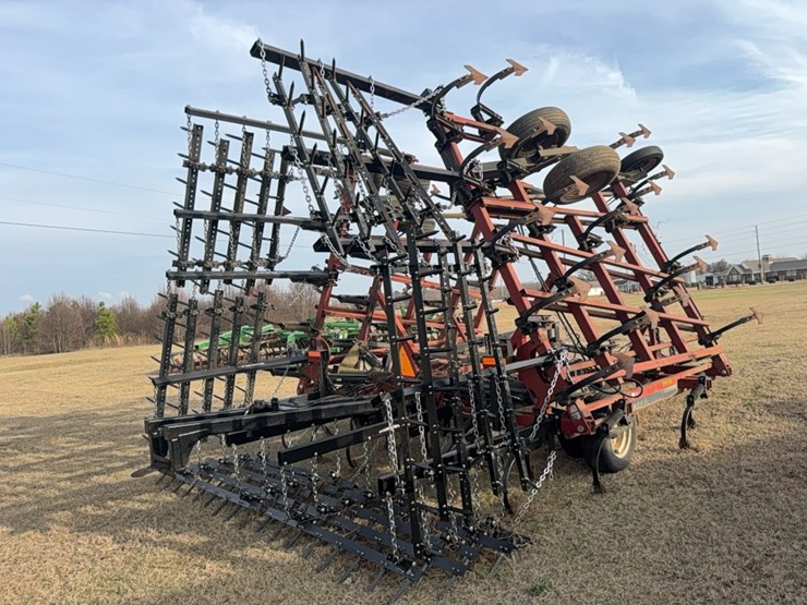 case-ih-tiger-mate-￼-field-cultivator-image-44