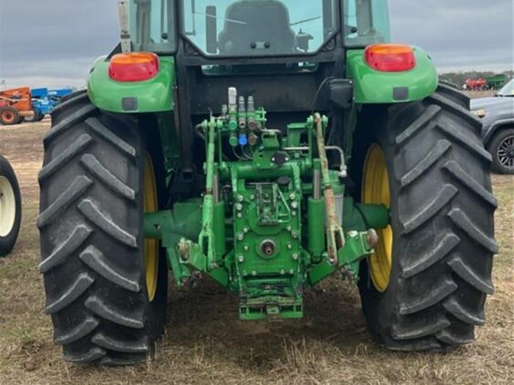 john-deere-6120e-tractor,-s/n-1p06120eej0010886:-loader-w/-bkt.,-5779-hrs-image-3