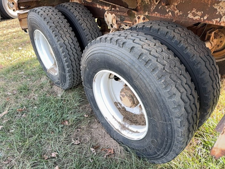 1968-us-army-semi-trailer-liquid-tanker-5000-gallon-image-8